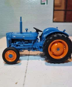Fordson Dexta 1958 UH6272 Universal Hobbies 1:32