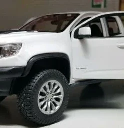 Chevrolet 2017 Colorado ZR2 Maisto 1:24-1:27
